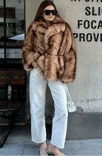 Damen Jacke aus Kunstfell – Produktfoto – Noravolo