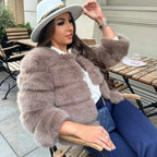 Damen Kurzjacke voluminös – Produktfoto – Noravolo