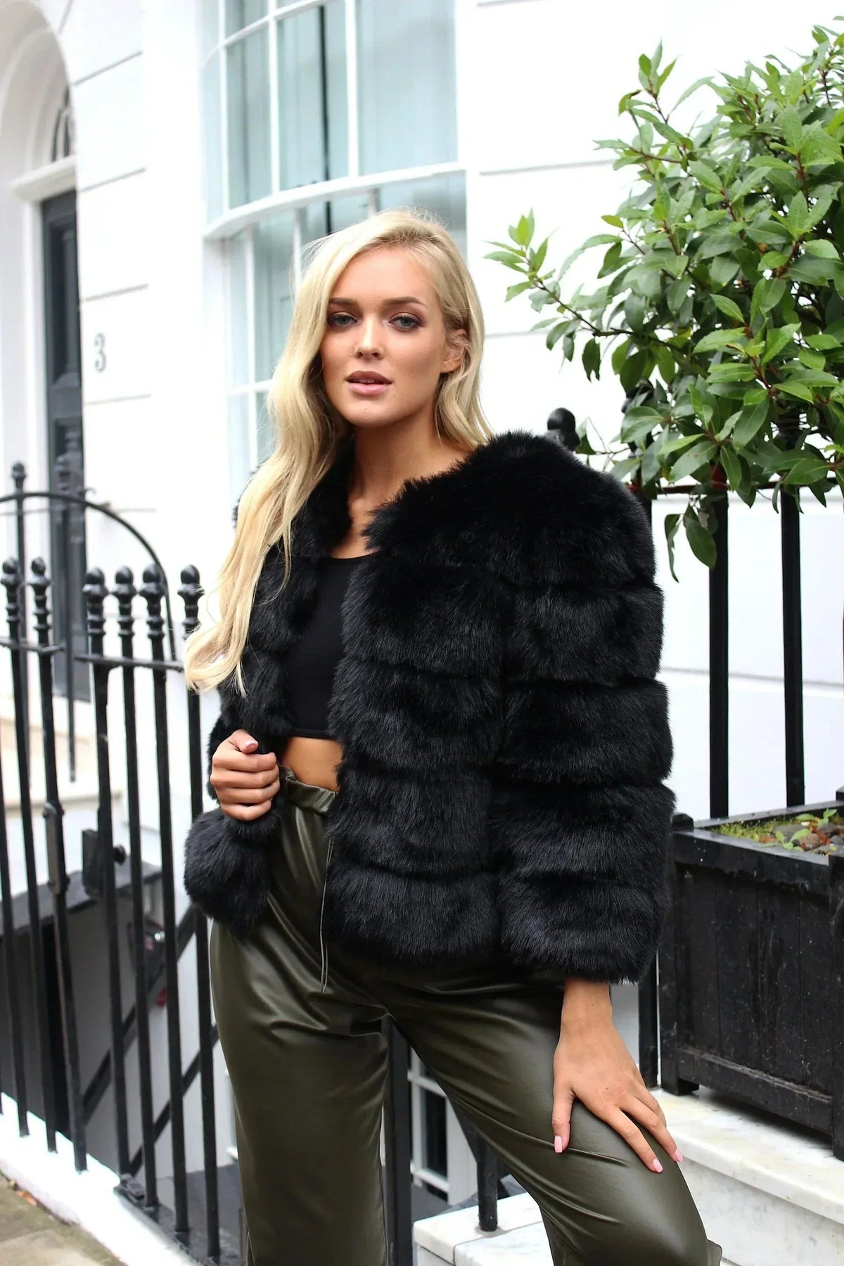 Damen Kurzjacke voluminös – Schwarz – Noravolo