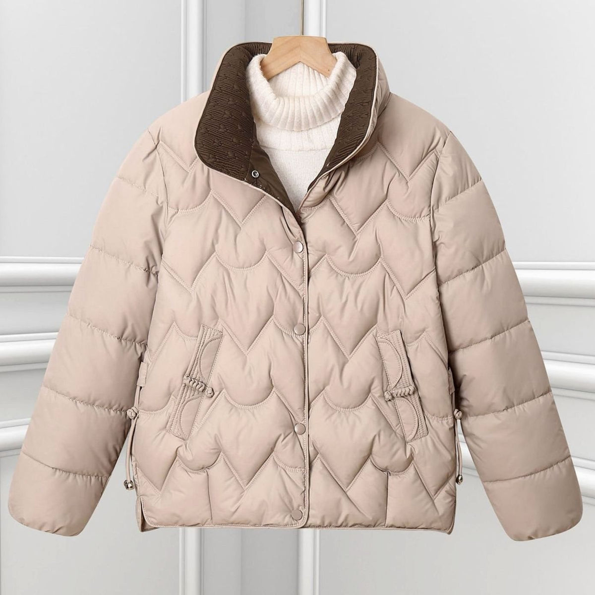 Damen Steppjacke mit Bogensteppung – Khaki – Noravolo