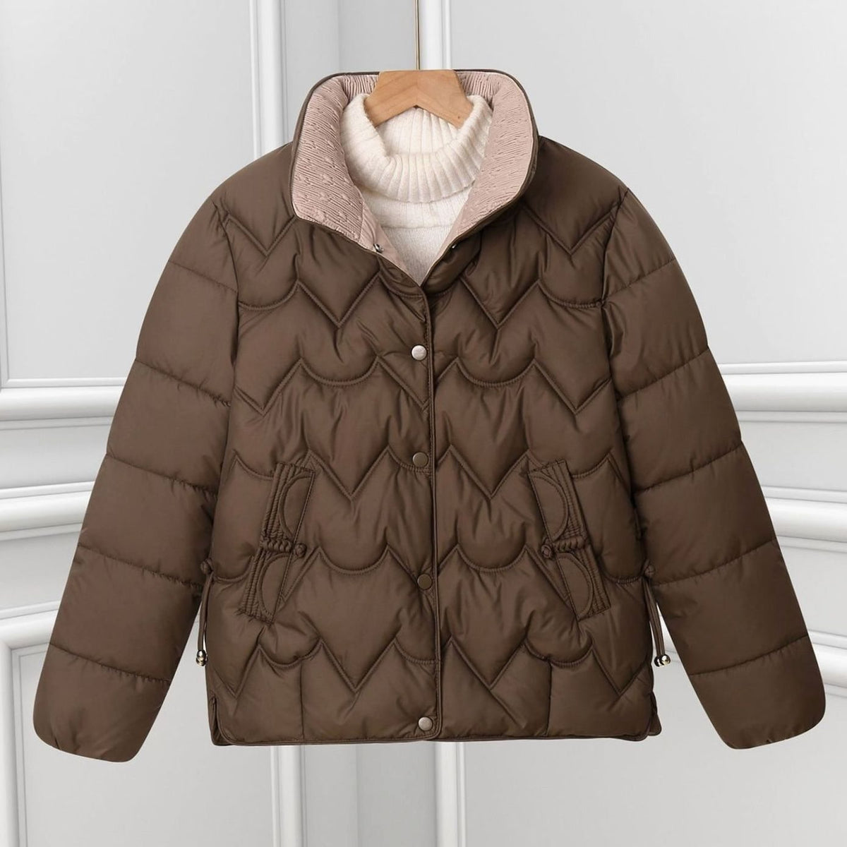 Damen Steppjacke mit Bogensteppung – Braun – Noravolo
