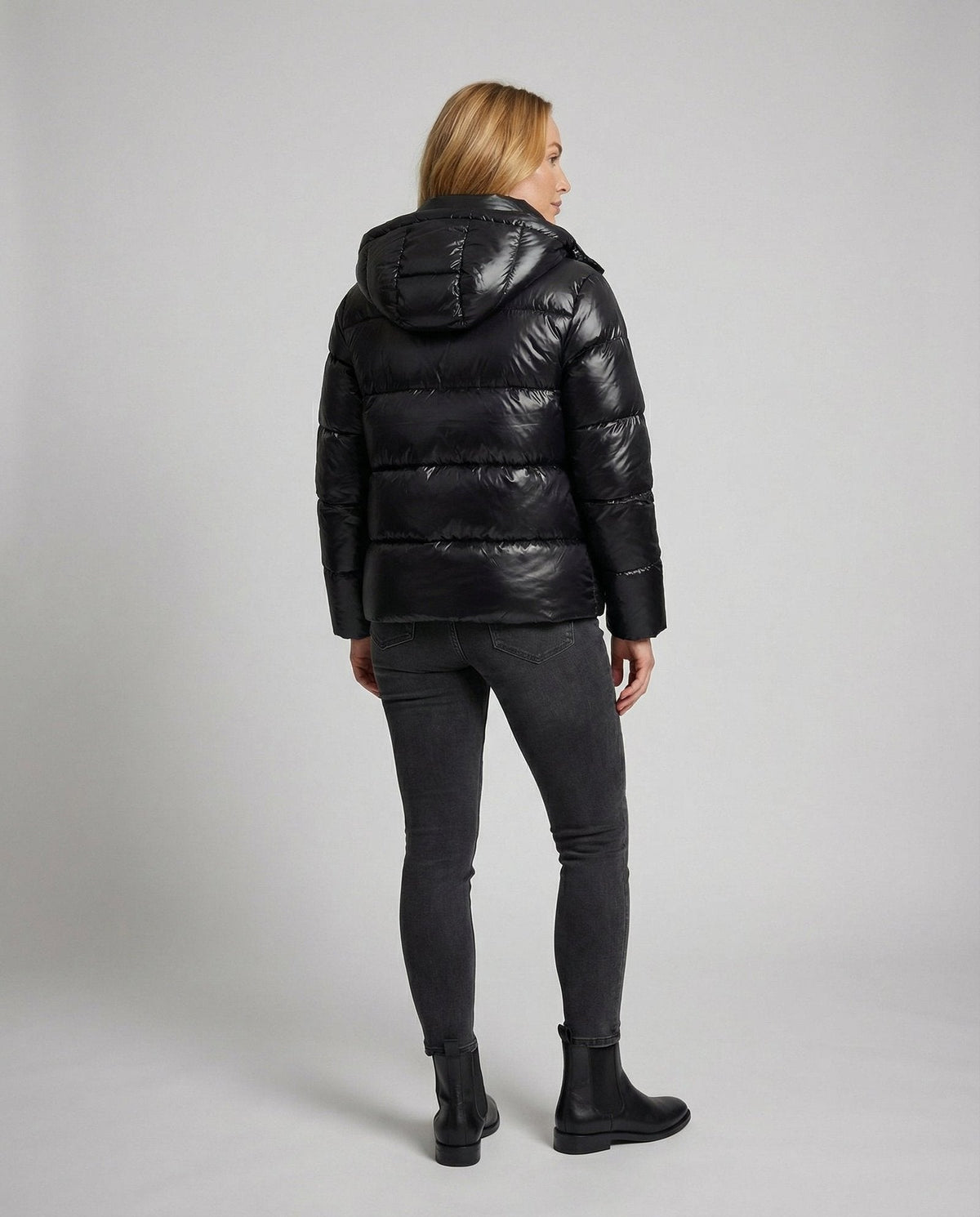 Damen Steppjacke mit Kapuze – Produktfoto – Noravolo