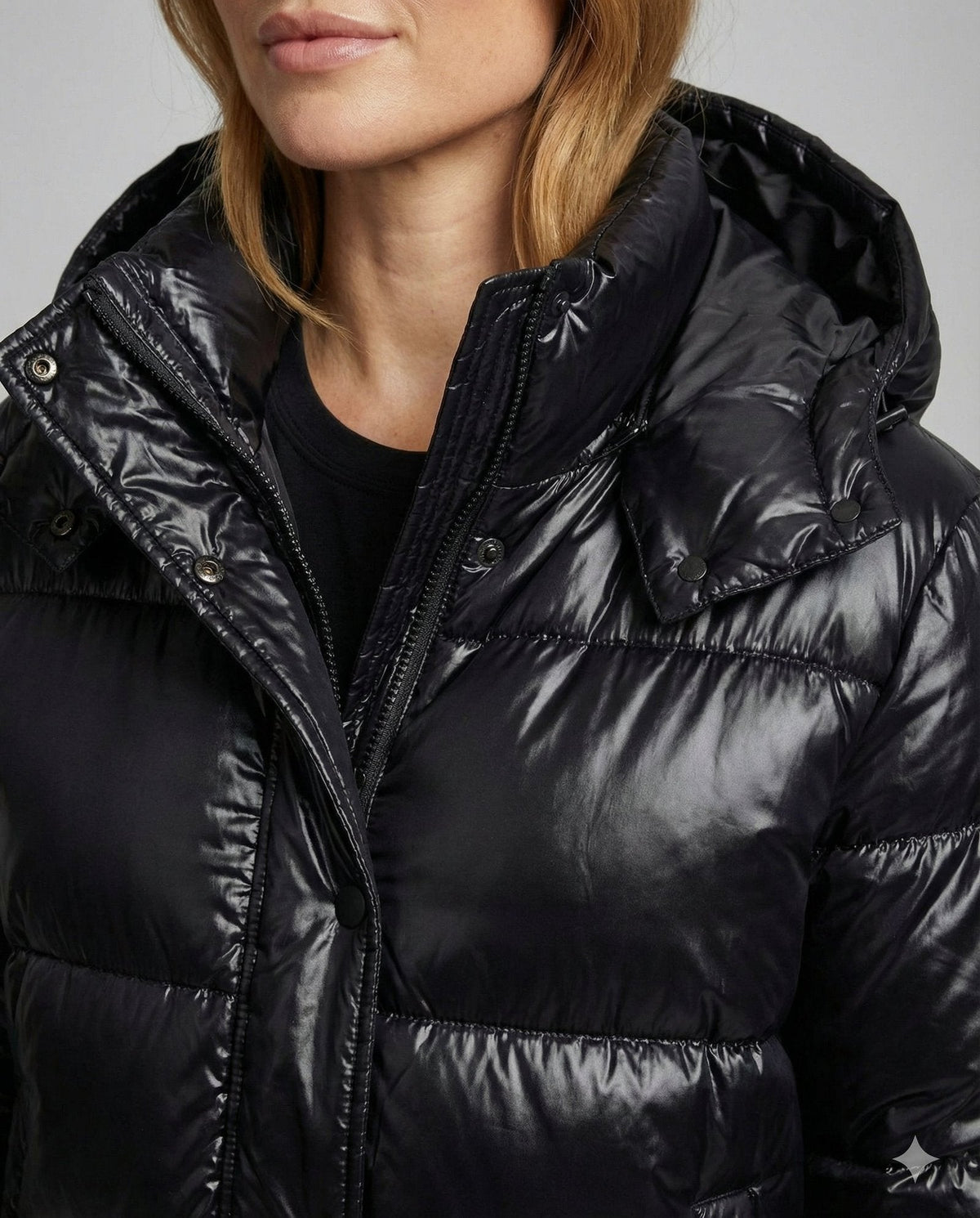 Damen Steppjacke mit Kapuze – Produktfoto – Noravolo