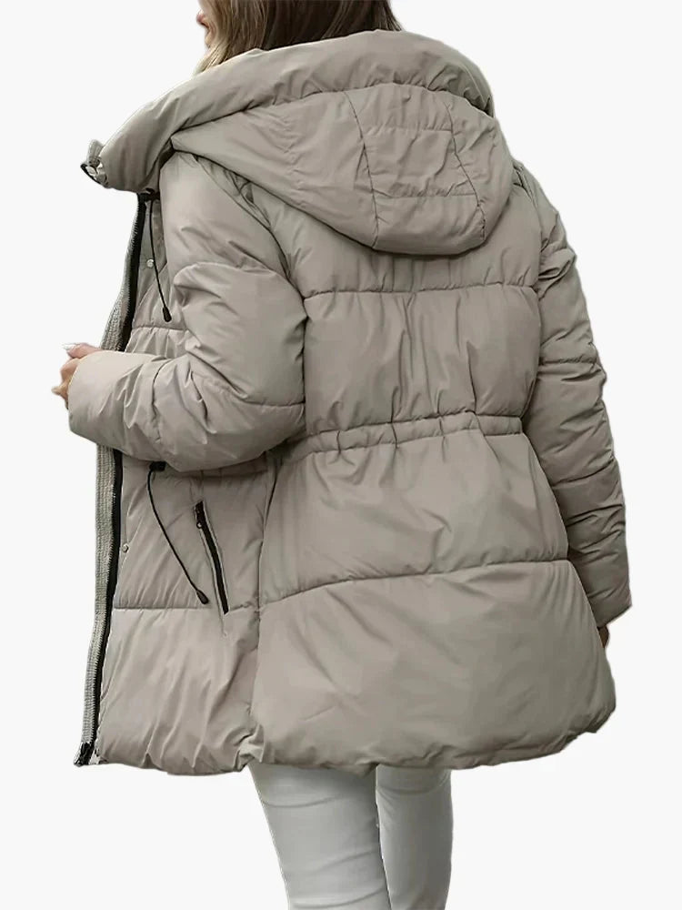 Damen Steppjacke tailliert mit Kapuze – Produktfoto – Noravolo
