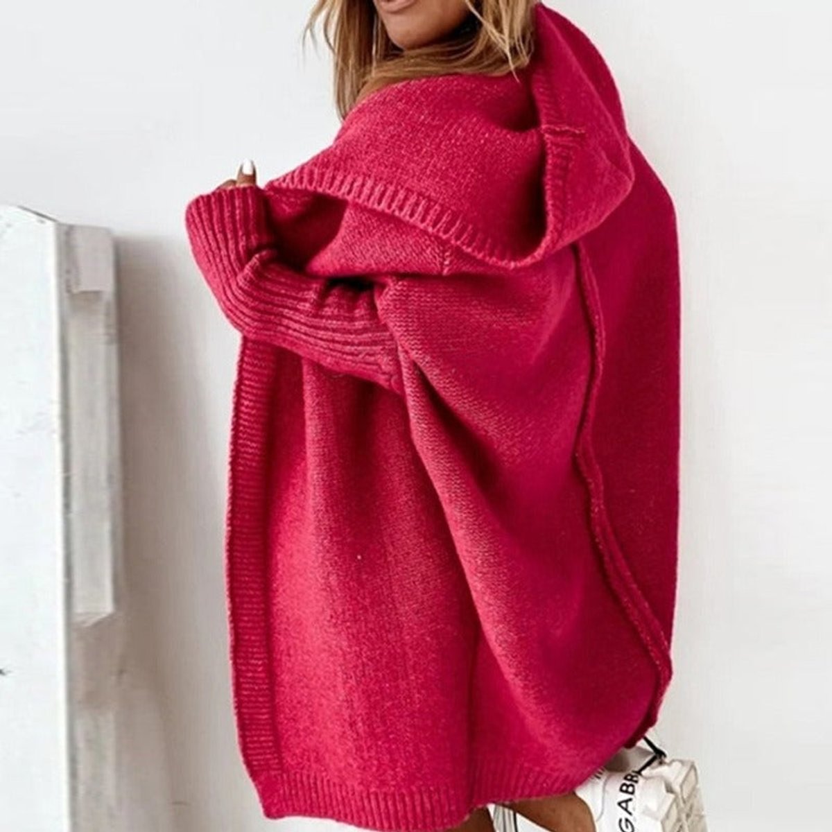 Damen Strickjacke Oversized mit Kapuze – Produktfoto – Noravolo