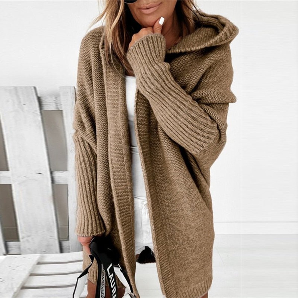 Damen Strickjacke Oversized mit Kapuze – Khaki – Noravolo