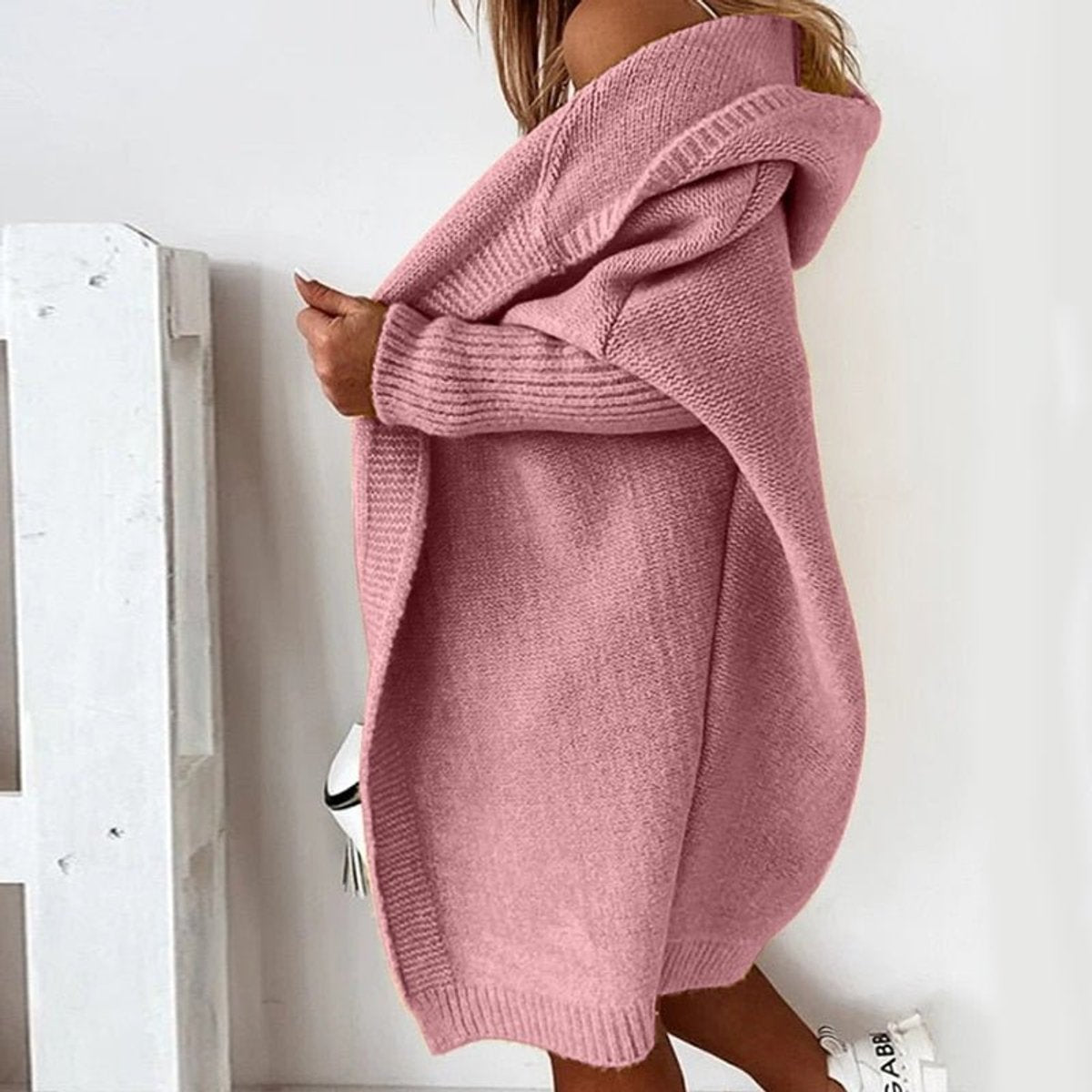 Damen Strickjacke Oversized mit Kapuze – Produktfoto – Noravolo
