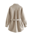 Damen Kurzmantel mit Bindegürtel – Produktfoto – Noravolo
