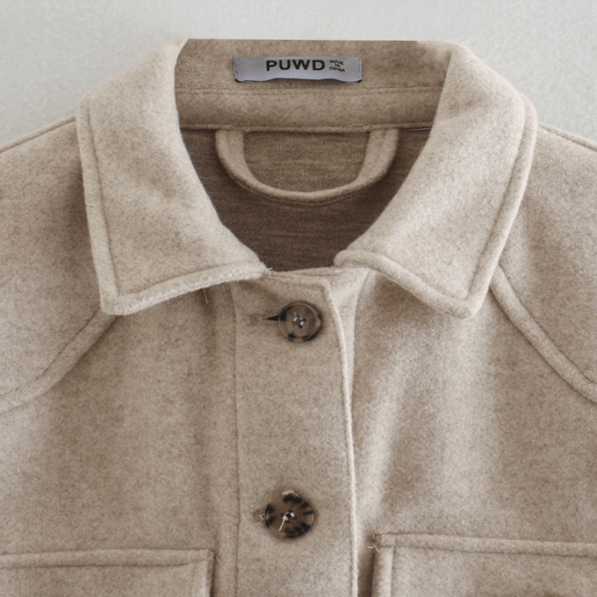Damen Kurzmantel mit Bindegürtel – Produktfoto – Noravolo