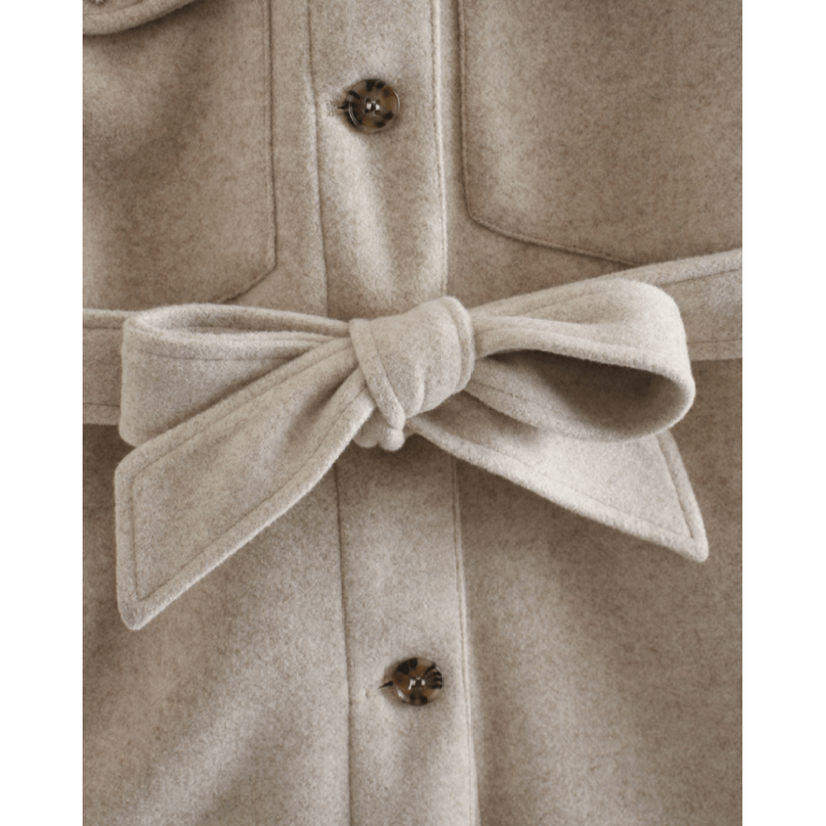 Damen Kurzmantel mit Bindegürtel – Produktfoto – Noravolo
