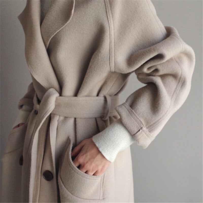 Damen Wintermantel mit Bindegürtel – Produktfoto – Noravolo