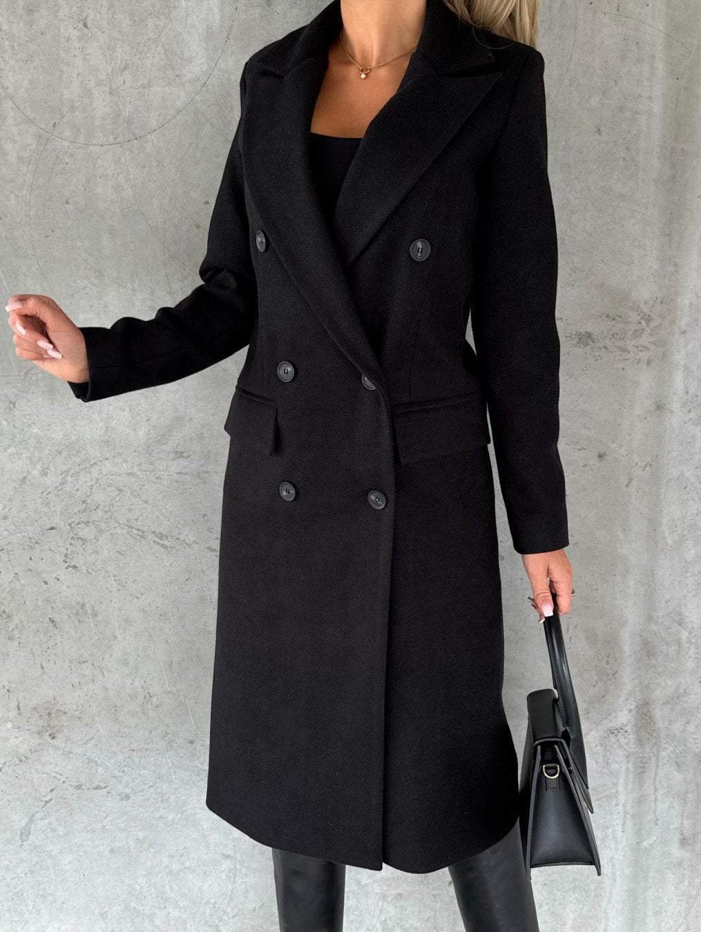 Damen Langer Mantel Zweireiher – Schwarz – Noravolo