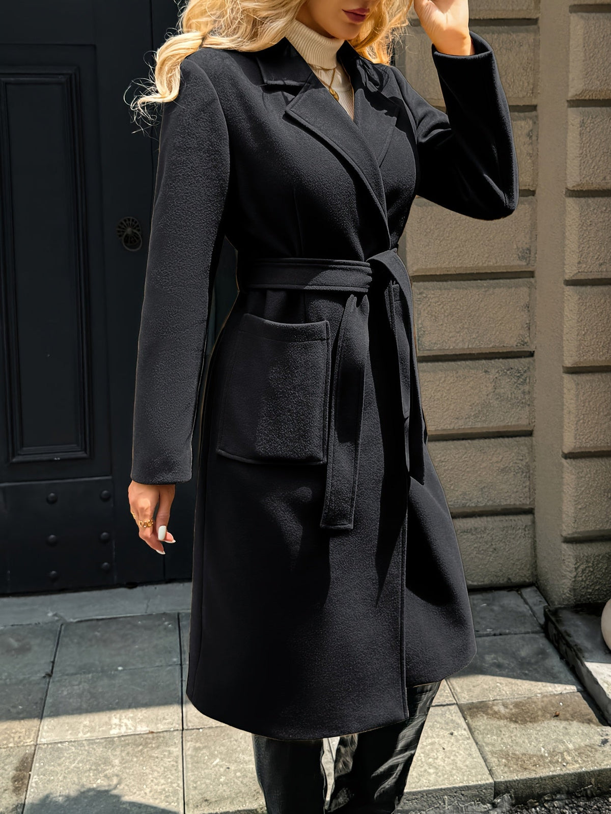 Damen Langer Mantel mit Bindegürtel – Produktfoto – Noravolo