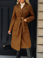 Damen Langer Mantel mit Bindegürtel – Produktfoto – Noravolo