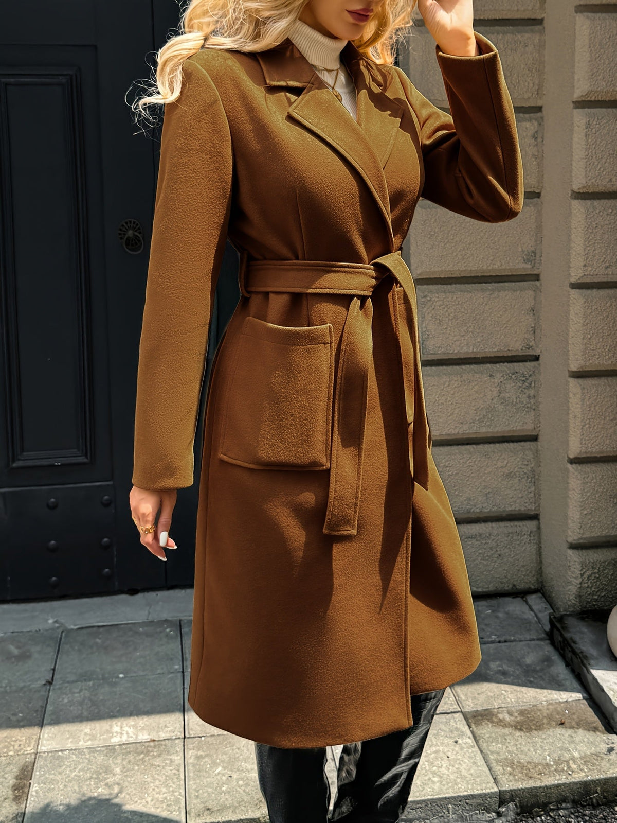 Damen Langer Mantel mit Bindegürtel – Produktfoto – Noravolo