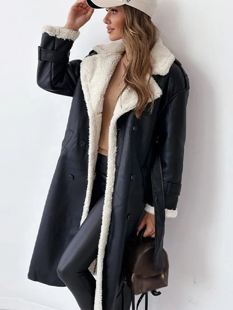 Damen Langer Wintermantel mit Teddyfutter – Produktfoto – Noravolo