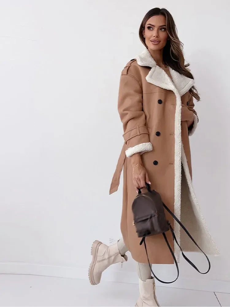 Damen Langer Trenchcoat mit Teddyfutter – Produktfoto – Noravolo