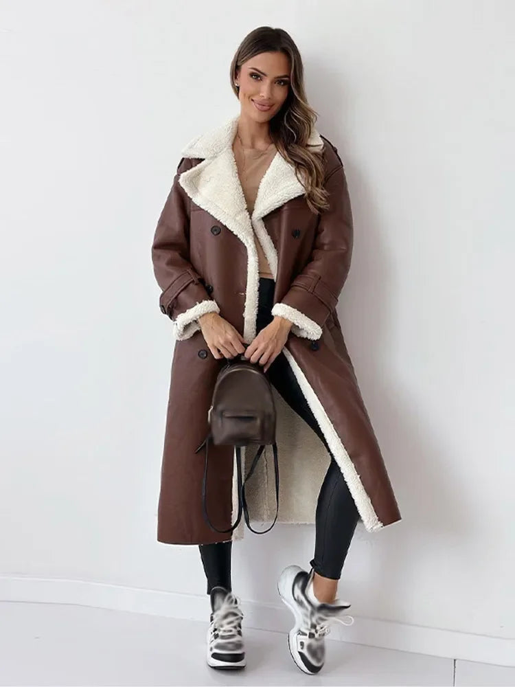 Damen Langer Trenchcoat mit Teddyfutter – Produktfoto – Noravolo